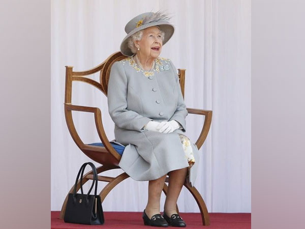 The Queen died peacefully at Balmoral this afternoon: Buckingham Palace

#QueenElizabeth