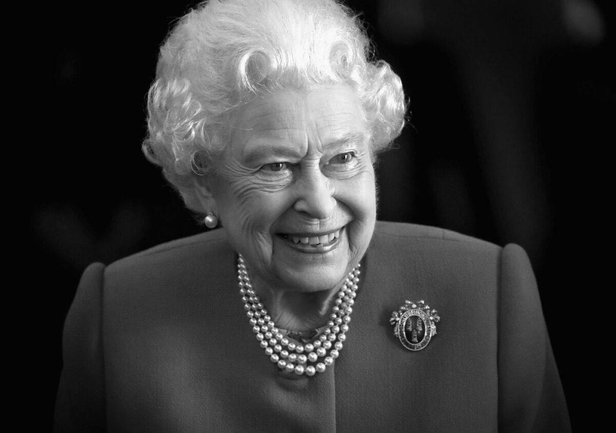 JeremBenhaim's tweet photo. Buckingham Palace annonce que la reine Elizabeth II est décédée après 70 ans de règne…

Les mots manquent pour décrire le choc immense de cette terrible annonce…

Elizabeth II restera à jamais dans l’Histoire comme étant l’une des plus grandes reines que le monde ait connu. https://t.co/iHYUuf0clZ