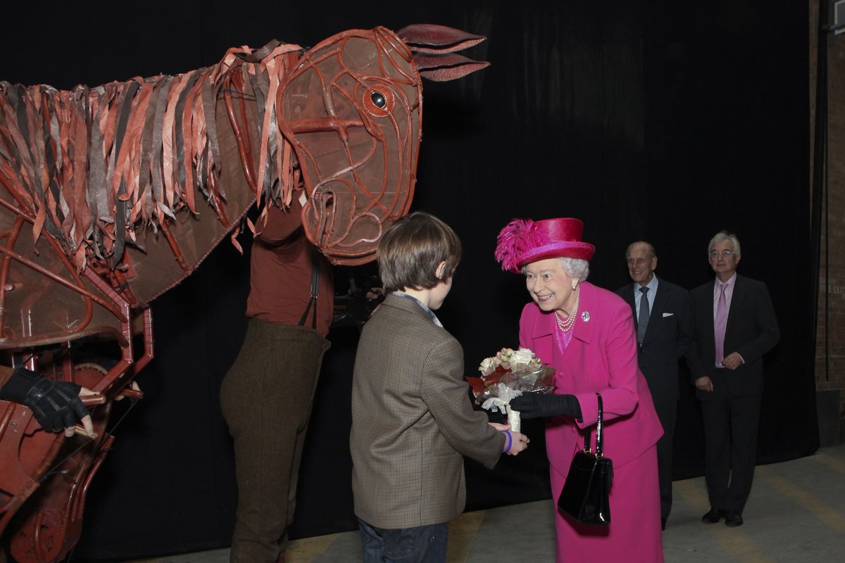 NationalTheatre's tweet photo. We are deeply saddened by the death of Her Majesty The Queen, Royal Patron of the National Theatre for more than four decades. Our thoughts and condolences are with the Royal Family. https://t.co/eHuBK61ldl