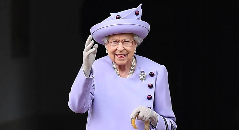 Rainha Elizabeth 2ª morre, aos 96 anos, após sete décadas no trono do Reino Unido  

Monarca foi a mais longeva da história do grupo de países, visitou mais de cem países e participou de mais de 21 mil cerimônias r7.com/Md2D #R7 #portalr7