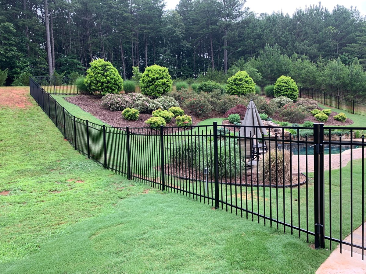 AccentFence's tweet photo. Accent Fence offers fence and gate options that have the right blend of elegance and functionality. Regardless of whether you need a privacy fence for your yard or an entry fence for your company, we have got you covered.  #residentialfence https://t.co/xkwsbv69te https://t.co/RjEuyxaj1L