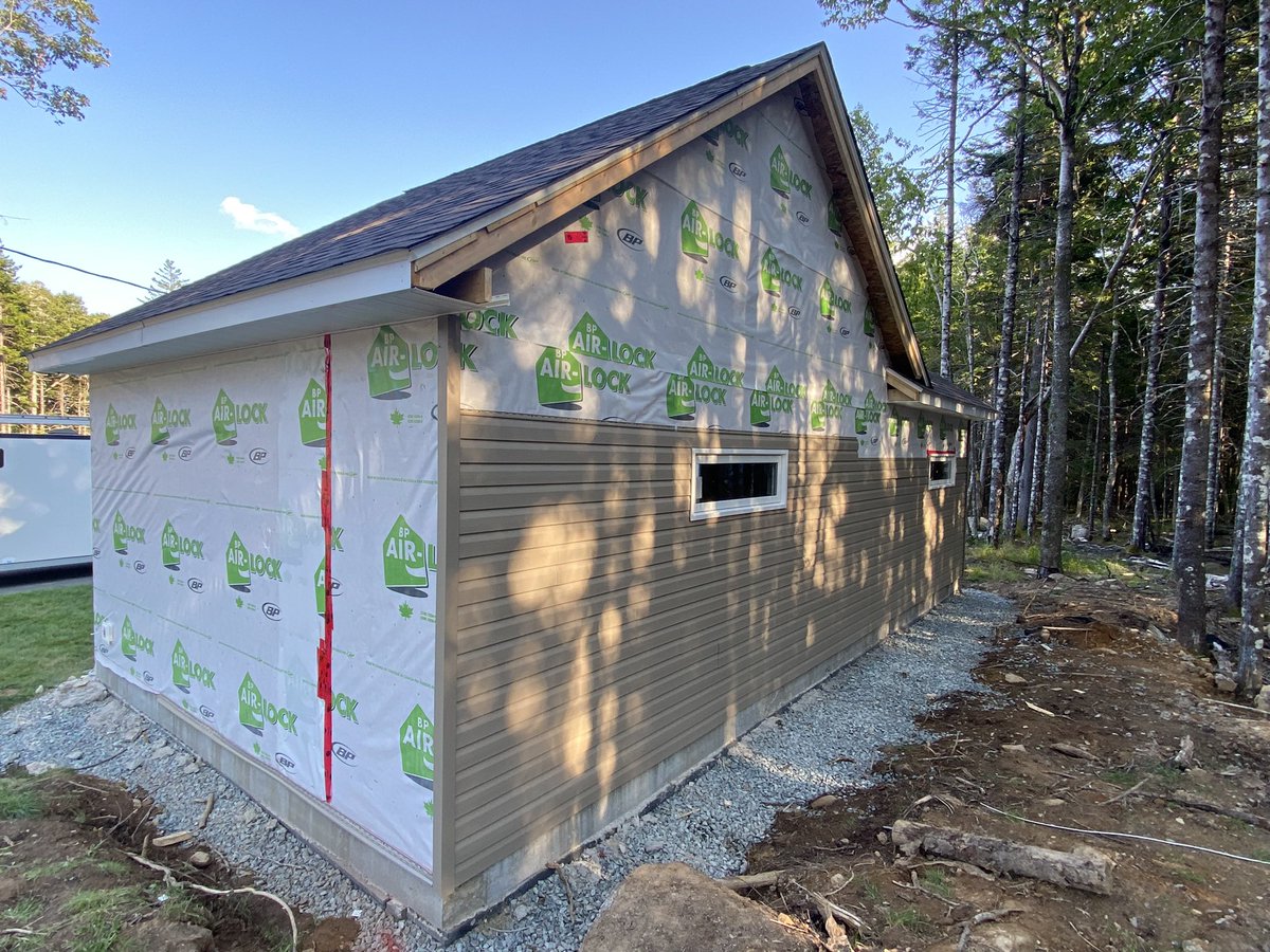 GarberConstruct's tweet image. It's ALWAYS a good day when the doors and windows go in and the siding starts. Almost there, people! Almost there. #garberconstruction #webuildthings #hrm