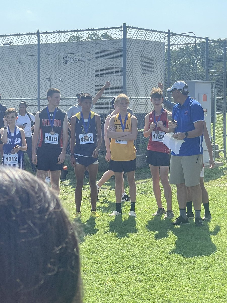 Outstanding job today by all our runners at The Midway Invitational. Congrats to Dale Hudspeth & Avery Heard with their 5th and 22nd overall finishes!