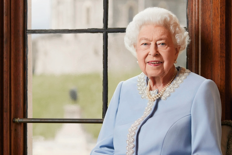 ChrisG_SpX's tweet photo. My heart goes out to all who knew #TheQueen as mother, grandmother.  Rest well.  For so many, we have not known a world without her, and there is no one more prevalent in the 75 years of history than her.  A significant loss.  A major change. https://t.co/IxE2yA1c1I
