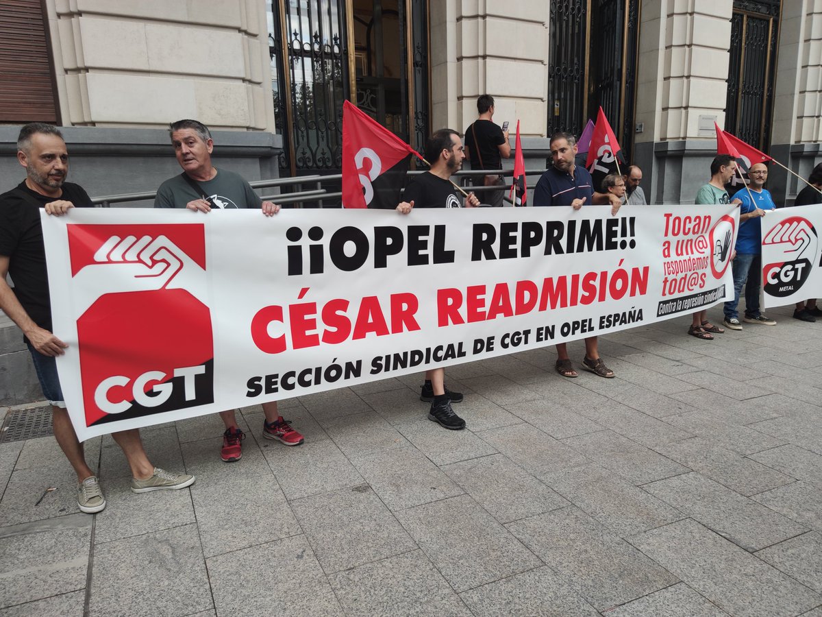 CGT_CyL's tweet photo. [Aragón - La Rioja] Estamos en Zaragoza mostrando nuestro apoyo a César, Secretario General de @CGTARAGON que ha sido despedido por Stellantis - Opel. #CesarReadmision https://t.co/pfJJOBq9ge