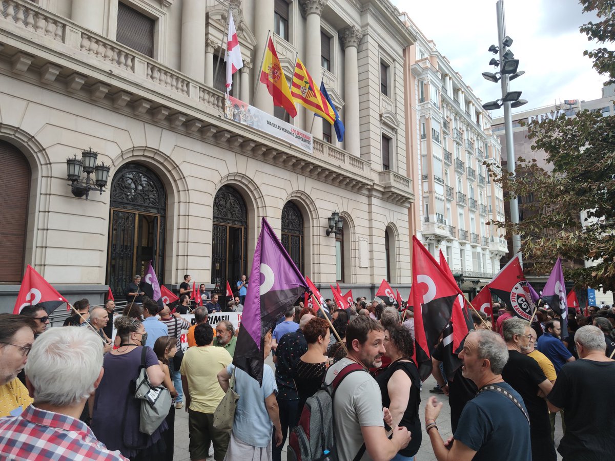 CGT_CyL's tweet photo. [Aragón - La Rioja] Estamos en Zaragoza mostrando nuestro apoyo a César, Secretario General de @CGTARAGON que ha sido despedido por Stellantis - Opel. #CesarReadmision https://t.co/pfJJOBq9ge
