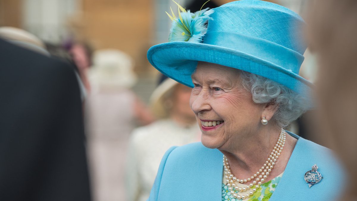 UniofHerts's tweet photo. We’re saddened to hear of the passing of Her Majesty The Queen. Our thoughts are with the Royal Family at this time as we join the nation in mourning.  

Image: "Her Majesty Queen Elizabeth II" by Defence Images is licensed under CC BY-NC 2.0 https://t.co/CeYa3SazSc