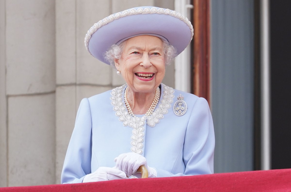 ScotExpress's tweet photo. BREAKING: Her Majesty Queen Elizabeth II, dies aged 96

https://t.co/hm0CNVp4yP https://t.co/cO3SxqqCxt