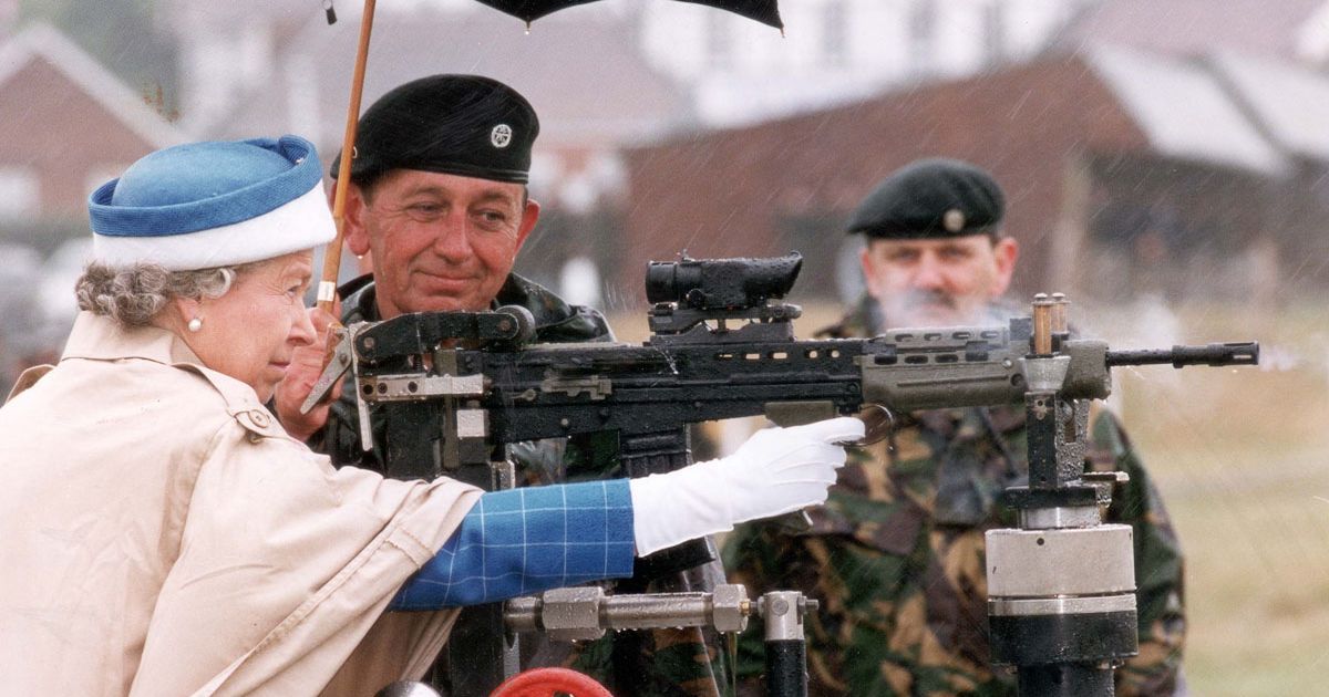 Queen Elizabeth II firing the final shot of the Regular Army Skill at Arms Meeting, July 1993. 

#RIP