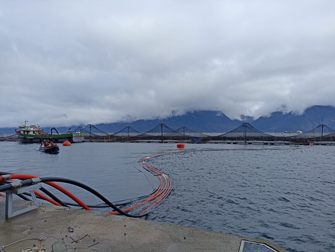 DGTM_Chile's tweet photo. Personal de #PolicíaMarítima de la Capitanía de Puerto de #RíoNegro #Hornopirén, se encuentran realizando fiscalización preventiva a embarcaciones menores y artefactos navales en sector #Pichanco y Estero #Comau.

@Armada_Chile @CapuertoHp https://t.co/DXqEvc2mTq