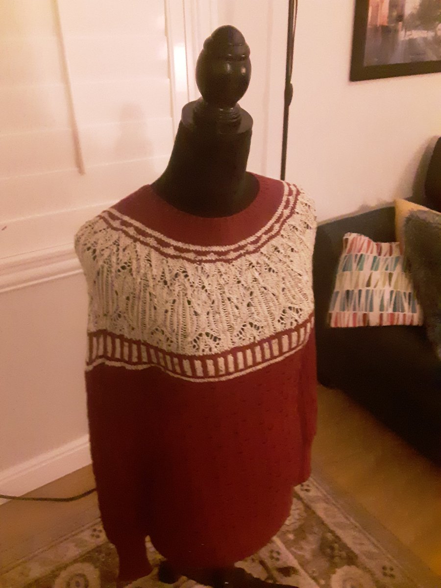 JuneauJunoJune's tweet photo. I swore to myself afterwards never to do the cabling that made the Xs again, but I'm looking at some more patterns rn and damn. I'm tempted https://t.co/YnQHGcJf6s