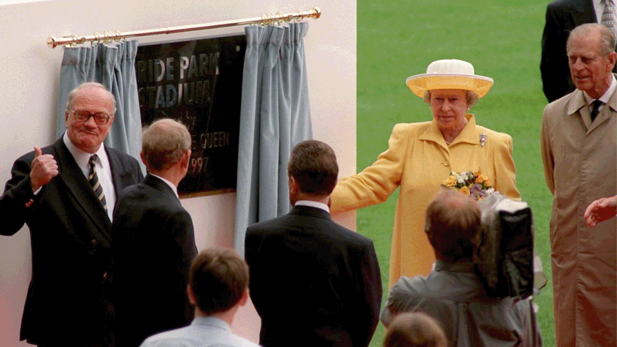 dcfcofficial's tweet image. Everyone at #DCFC is saddened to learn that Her Majesty The Queen Elizabeth II has passed away.

Her Royal Highness will forever be remembered at Pride Park Stadium, which she officially opened in 1997.

We were also honoured to host her during her Golden Jubilee celebrations 🖤