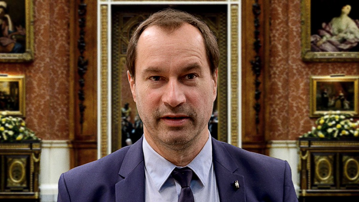 TheOnion's tweet image. Lawyer Informs Royal Family That Queen Has Left Throne To Overall-Wearing Alabama Resident bit.ly/3Db7CtV