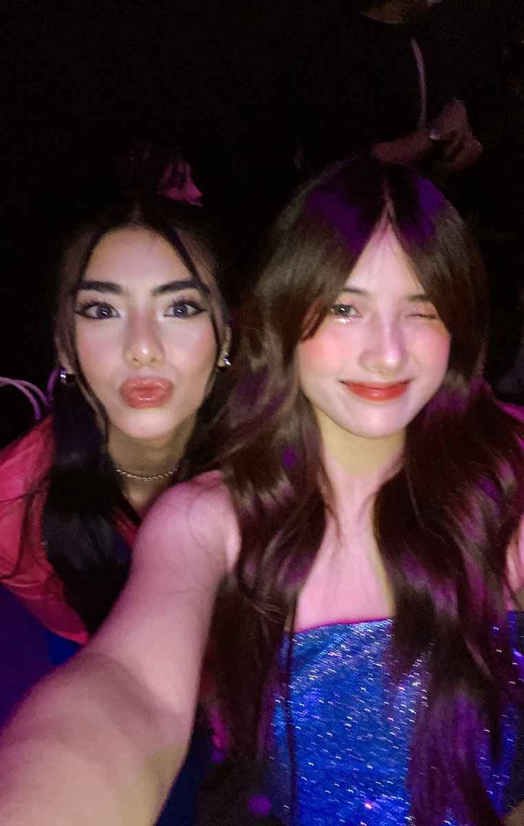 bini_members's tweet photo. Sa lahat ng chikahan moments namin, isa lang pic natin na solo!🤣 

Congrats sainyo @KAIA_Members ! Kahit late na, nagpush through tayong lahat ^__^ 

🦊🐻 https://t.co/LuC6lopDNM