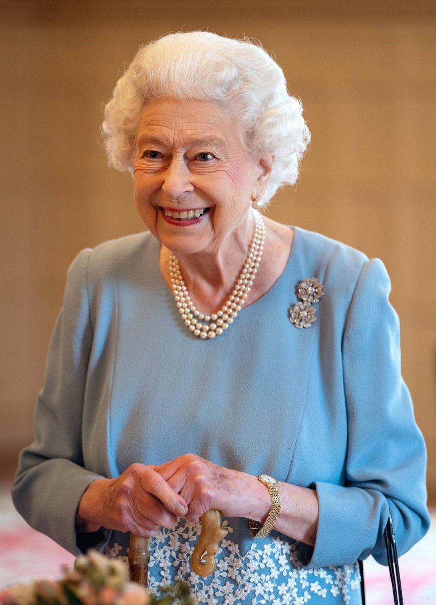 Federico_Cola92's tweet photo. Un senso del dovere ineguagliabile. Una grande Regina. 
#londonbridgeisfallingdown 
Goodbye, #QueenElizabeth 🇬🇧 https://t.co/1lpAxisZ1C