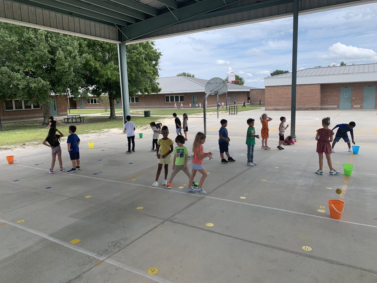 Spirit_CoachS's tweet photo. Great day with 1st graders working on underhand toss #LadderGolf #BucketBall #CornHole Our students are getting better every day @SpiritBelieves #ThankfulThursday https://t.co/d18EMmZLwK