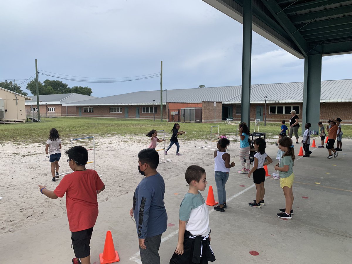 Spirit_CoachS's tweet photo. Great day with 1st graders working on underhand toss #LadderGolf #BucketBall #CornHole Our students are getting better every day @SpiritBelieves #ThankfulThursday https://t.co/d18EMmZLwK