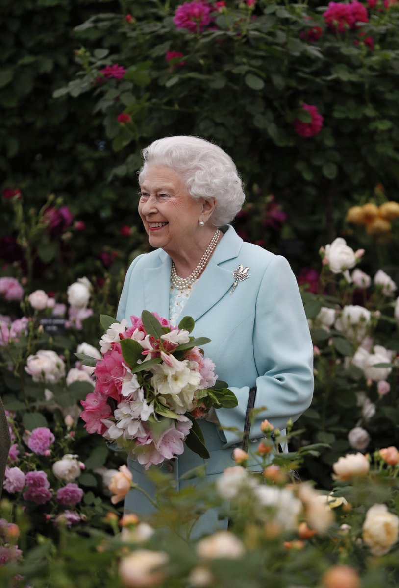 BritishVogue's tweet photo. Her Majesty died at the age of 96 at Balmoral, her beloved Scottish estate, Buckingham Palace has confirmed. https://t.co/ZNhYj08KMa https://t.co/8nx1zgbXBv