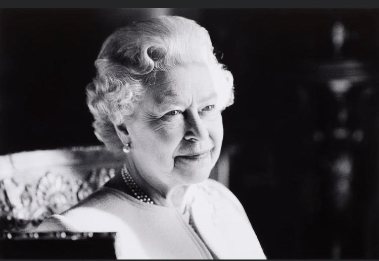 staceyway3's tweet photo. RIP HM Queen Elizabeth II and Thankyou ❤️ https://t.co/YAyyzJ1oOa