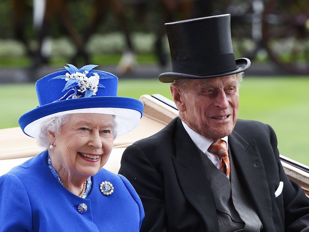 zozkzana's tweet photo. Rest in peace.
Condolences to the royal family, they finally meet again for eternity🖤.
#ElizabethII https://t.co/RqpA0jskIV