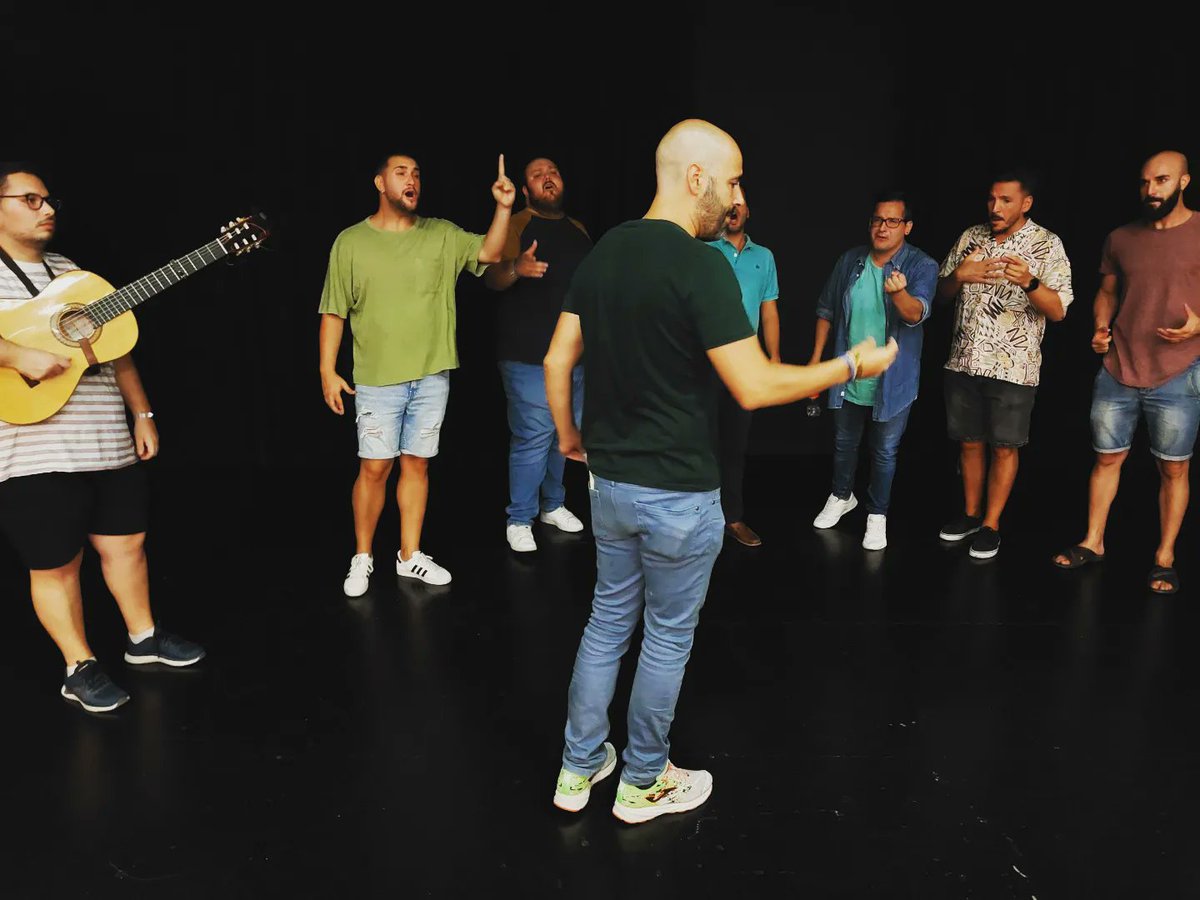 Con la ilusión del que empieza y las ganas del que vuelve, os presentamos nuestro grupo casi al completo para el carnaval 2023.

Ayer nuestro autor <a href="/luism_rivero/">Luís M. Rivero Ramos</a>  vino al ensayo a meter el pasodoble.

¡Allá vamos! Gracias siempre por vuestro apoyo.

#comparsa #carnaval #pasodoble