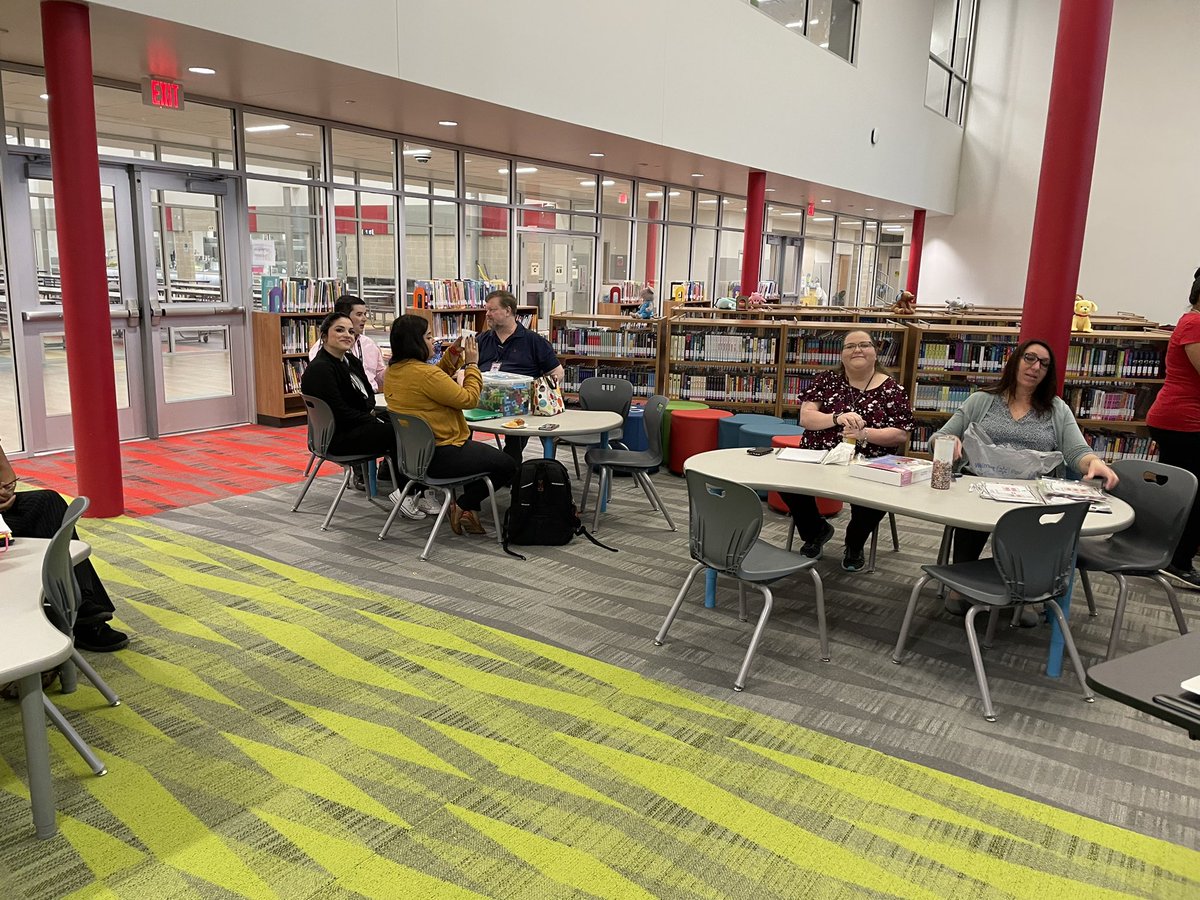 msimeldaandre's tweet photo. Rookie roundtable for our NSE new teachers!  ❤️ our staff! Breakfast and knowledge!   @CisdNorthside @ClevelandISDTX @theclevelandway @AngieLavios @MistyCartwrigh4 https://t.co/ZCJjzed9w9