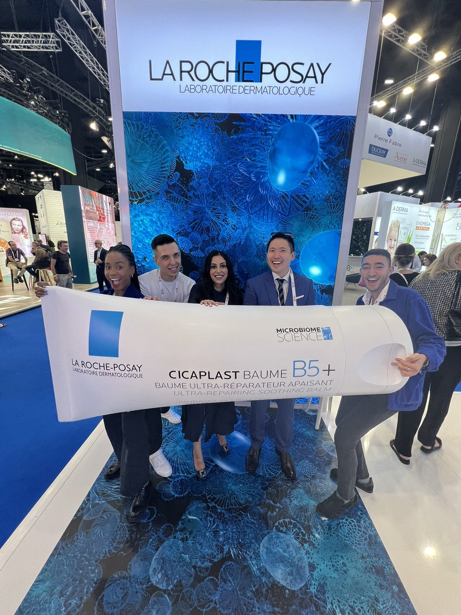 danielsugaimd's tweet photo. At my first #EADVCongress with @LaRochePosayInt in Milan! Holding up a giant tube of Cicaplast baume b5+ - one of the most versatile skincare products for dry skin, diaper rash and scar management! https://t.co/GI75dbsbOA