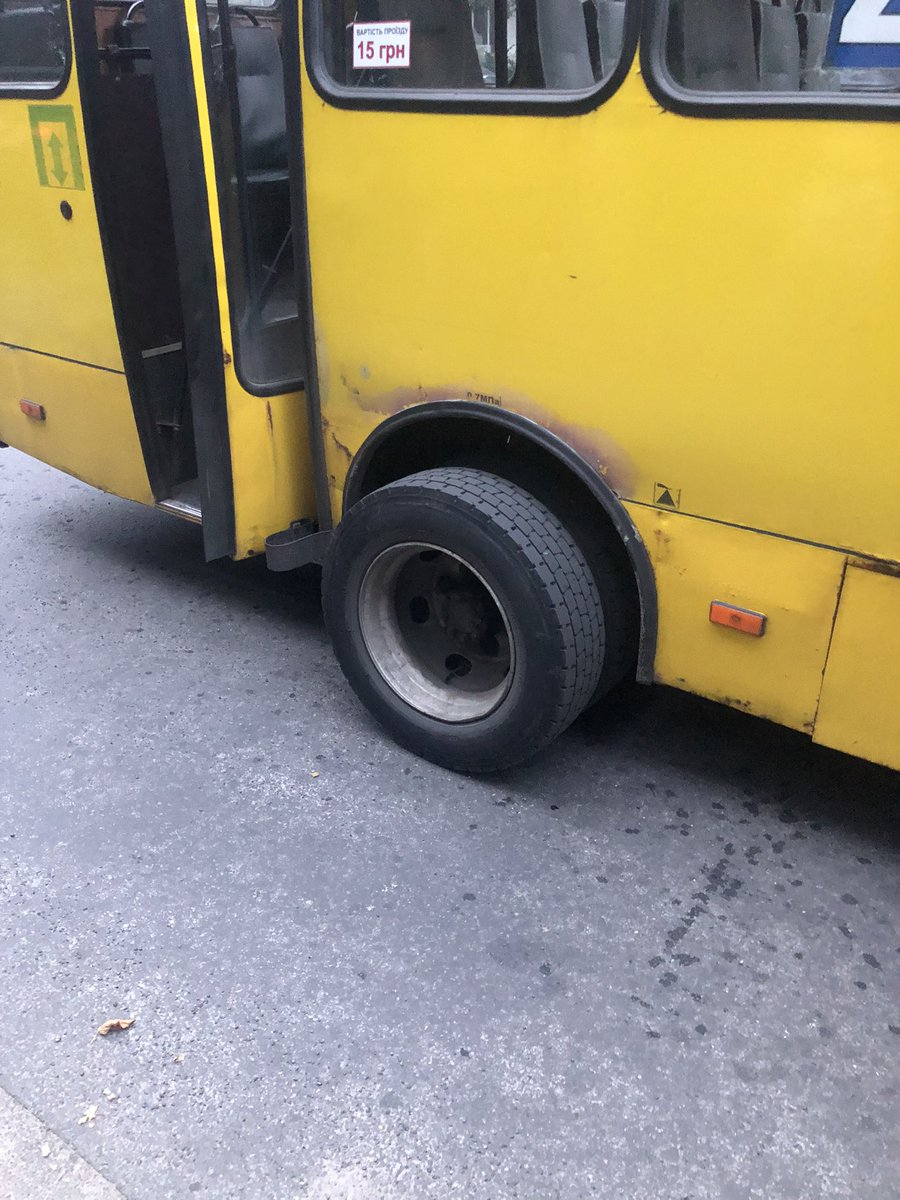 liholitka's tweet photo. я: поспішаю
колесо маршрутки: вилітаю https://t.co/edSLPQylPK