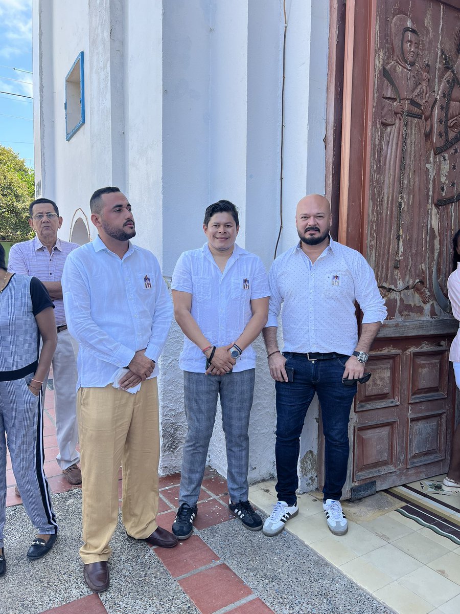 JhonFlorezJim's tweet photo. Asistiendo a la misa de nuestra señora Virgen de Chiquinquira y, de paso, a las fiestas patronales de Chiriguaná. 
Las tradiciones nutren la identidades de nuestro pueblo del Cesar. #JuntosFlorecemos https://t.co/6CsTc0eBwD