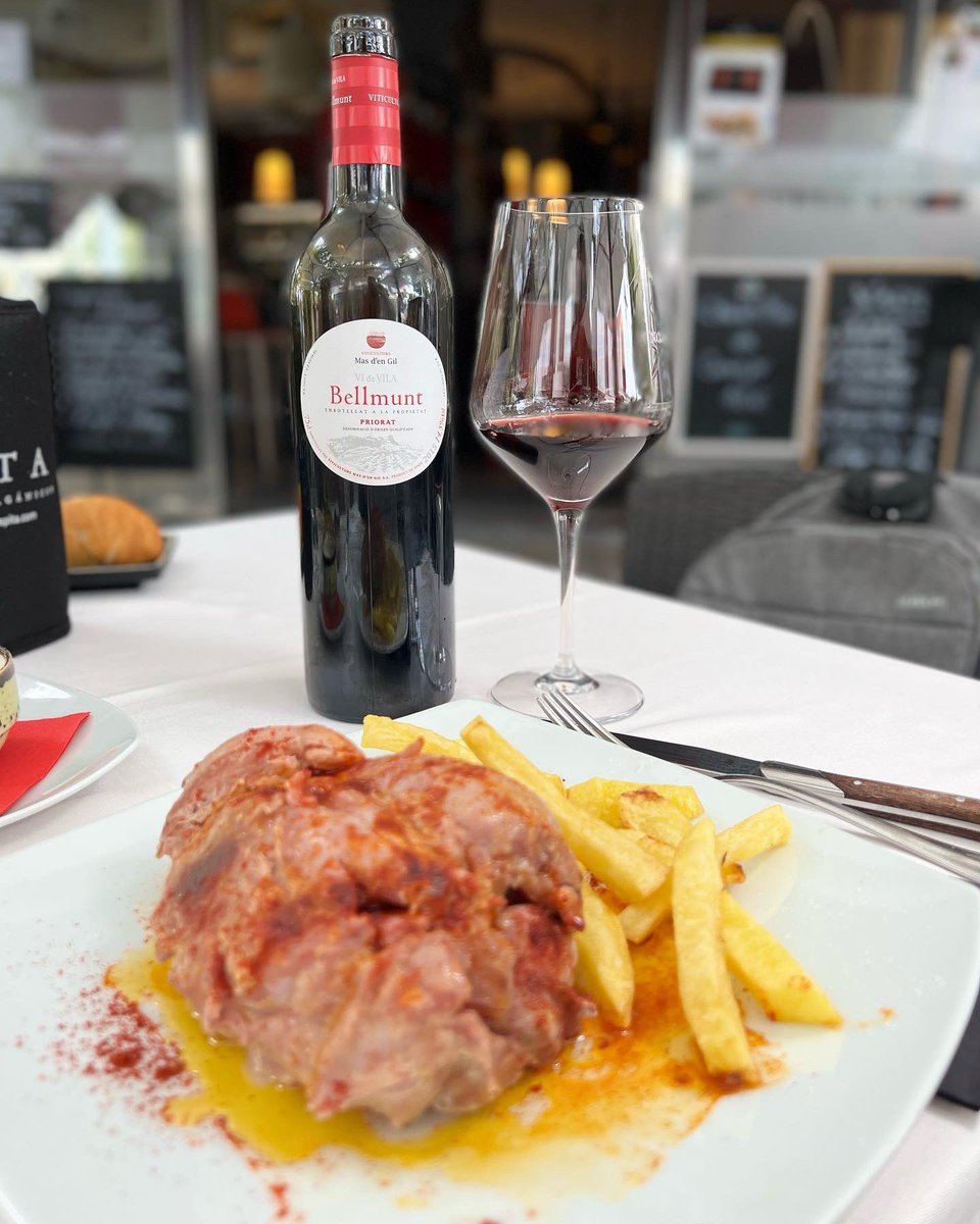 WINEGarrido's tweet photo. 🅱🅴🅻🅻🅼🆄🅽🆃 2015 🍷 70% #garnacha , 20% #cariñena y 10% cabernet sauvignon 🍇 crianza de 10 meses en roble francés nuevo 🧐 #viñedos en el pueblo del mismo nombre 😊 #ultimabotella de esta añada 🙌🏼 las joyas que encuentras en la amplia selección de vinos de Fernando 💪🏼 https://t.co/nBR9B6a1Fu