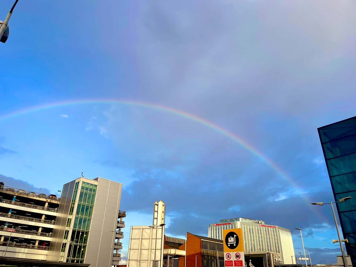 A poignant sky above London just minutes after the Queen dies. 🥲 RIP