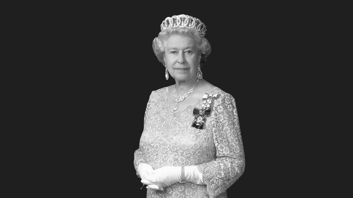 TheNewsAgents's tweet photo. Her Majesty The Queen,
Elizabeth II
1926 - 2022 https://t.co/biYsvcDDi8
