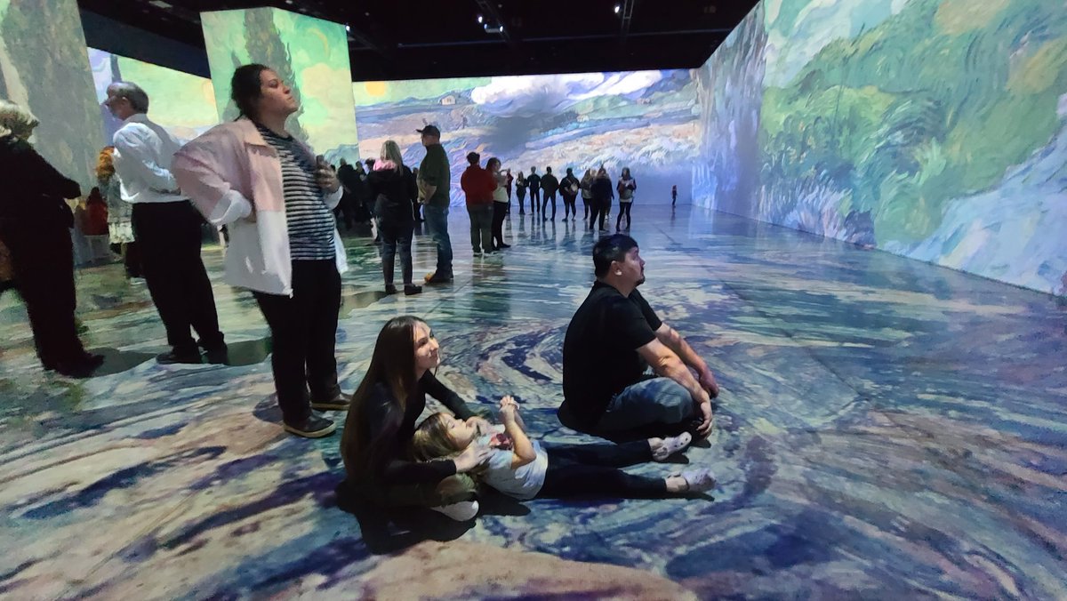 CarrieGarza1's tweet photo. #BeyondVanGogh #VanGoghAnchorage https://t.co/puYA1q9S50