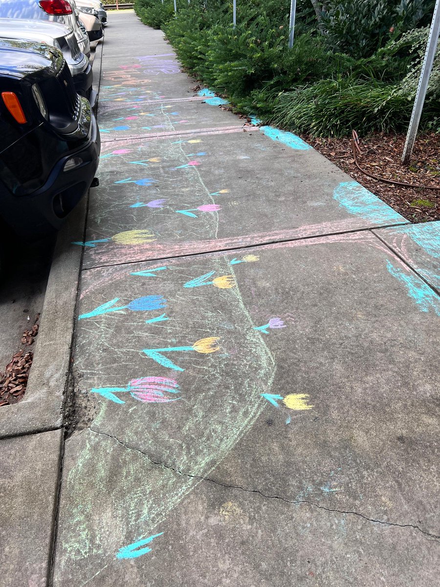 MAHECwnc's tweet photo. Uplifting sidewalk chalk art outside #MAHEC OB/GYN today! 🌷

#asheville #goodvibes #loveishere https://t.co/Wq9gbZ0rOk