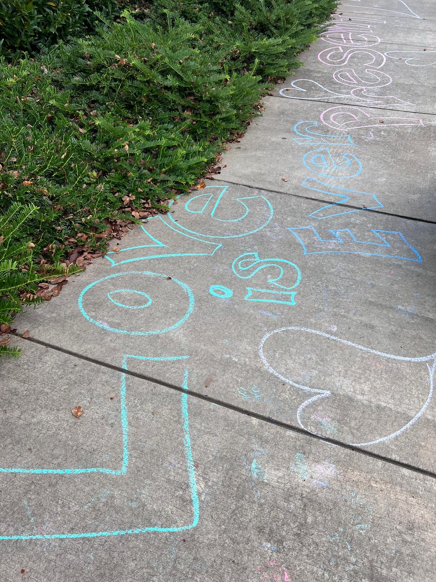 MAHECwnc's tweet photo. Uplifting sidewalk chalk art outside #MAHEC OB/GYN today! 🌷

#asheville #goodvibes #loveishere https://t.co/Wq9gbZ0rOk