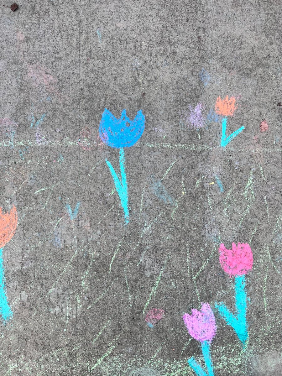 MAHECwnc's tweet photo. Uplifting sidewalk chalk art outside #MAHEC OB/GYN today! 🌷

#asheville #goodvibes #loveishere https://t.co/Wq9gbZ0rOk