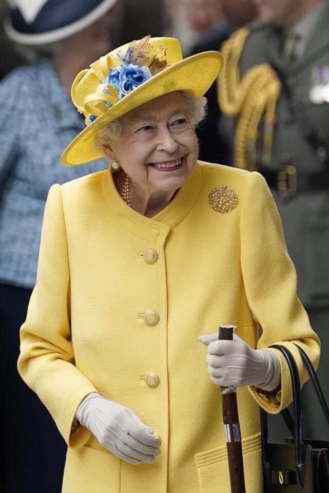 ShankillM's tweet photo. And so it is the end of an era. Sadly it was not to be, Her Majesty Queen Elizabeth passed away peacefully this afternoon. To the end she continued to do her duty, just two days ago she met the new Prime Minister.Her Majesty is now at peace, reunited with her beloved husband. https://t.co/VsOs6Biosd