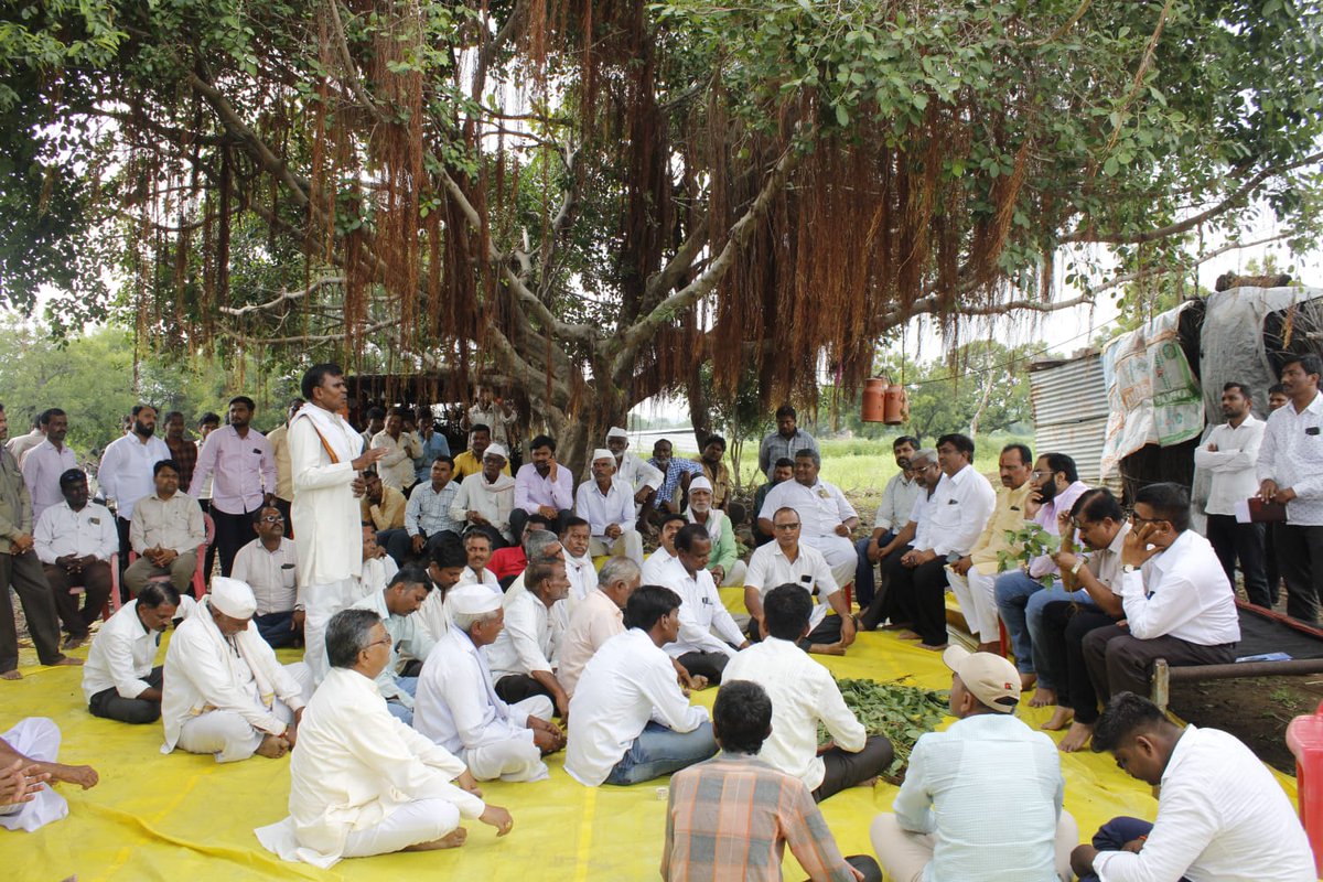 NilangekarPatil's tweet photo. या परिसरातील शेतकऱ्यांच्या शेतातील सोयाबीन पिकाची वाढ चांगल्या प्रकारे झाली परंतु त्याला 'फळ व फुल न लागल्याने' शेतकऱ्यांच्या पिकाचे मोठ्या प्रमाणात नुकसान झाले आहे.
#शेतकरी #कष्टकरी #नुकसान #नैसर्गिक_आपत्ती #अनसरवाडा #जामगा #बेंडगा #shivar #निलंगा #nilanga #latur #soyabean https://t.co/MMK46dytnw