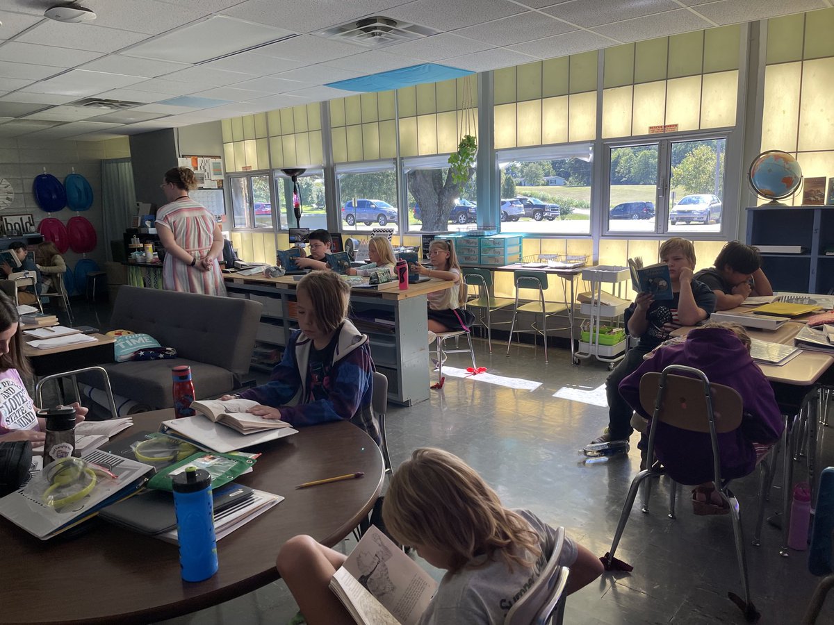 KJonesTeach's tweet photo. Love visiting classrooms! Today was great seeing K in Mrs. Borders class at the carpet. Then Swivl in Mrs. Gregory’s  room! What an amazing day! ⁦@co_sumner⁩ ⁦⁦@sumnertigers⁩ https://t.co/yIQCzac3uM
