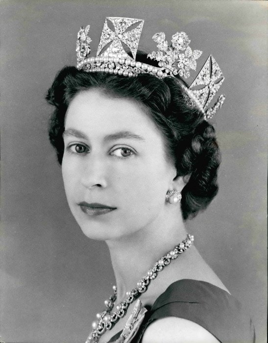lacomntessenoir's tweet photo. Immensa classe sino alla fine 🖤
Riposa in pace Queen Elizabeth 🖤
#QueenElisabeth #reginaelisabetta #grandedonna https://t.co/nSIuguZDaB