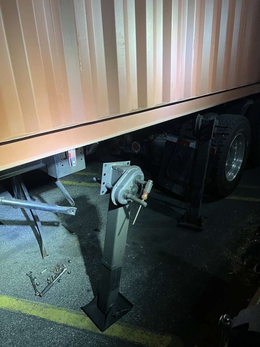 BestruxRoad's tweet photo. 24/7 Mobile trailer, Truck &amp; Tire Repair https://t.co/9KU2fhnQlt