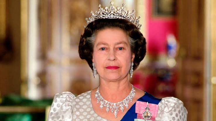 Dantinhas's tweet photo. RIP ELIZABETH II https://t.co/yDwVwzLG74