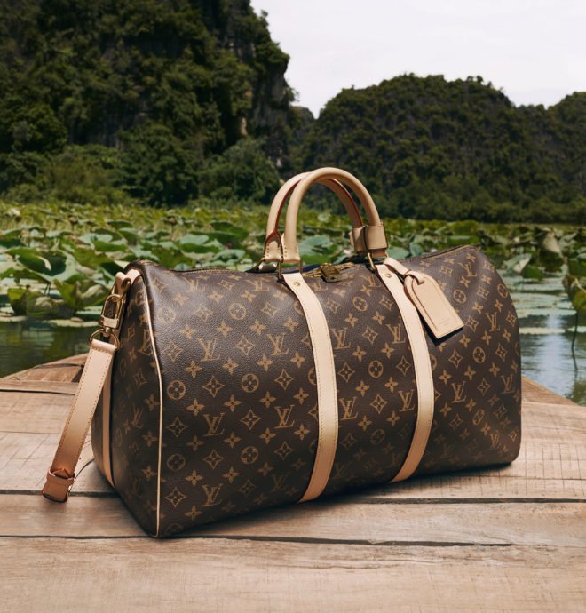 BHSUSFQ's tweet photo. Marcas de lujo con mayor valor en 2022🌏
Louis Vuitton estuvo valorada en $124 mil millones, convirtiéndose en la marca más valiosa del mundo. Hermès y Chanel se situaron en segunda y tercera posición, con una valoración de marca de $80.3 y $53 mil millones respectivamente. https://t.co/zluCrutKca