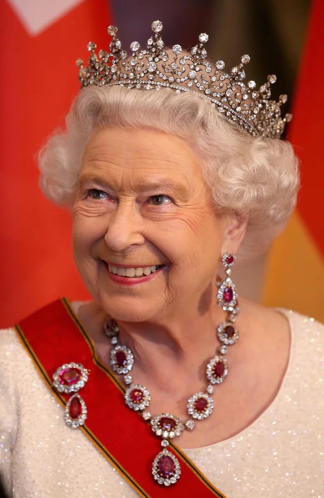 astro_timpeake's tweet photo. A remarkable woman. Thank you Ma’am for a lifetime of service and dedication. A sad day and our thoughts are with the @RoyalFamily https://t.co/epO4vxTILA