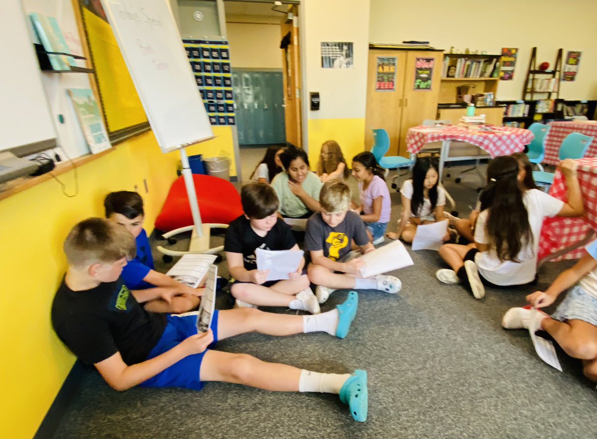 More pictures from the Yellow Team book tasting!