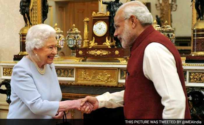TheDarjChron's tweet photo. QUEEN NO MORE: 7 Decades, 15 Prime Ministers. 1 Queen -  #QueenElizabeth II 

An extraordinary woman and a remarkable life.

It may not even be a footnote in history, but it was widely acknowledged that favourite tea happened to be '#Darjeeling Tea'

May she Rest in Peace. https://t.co/q2FrxXugsn