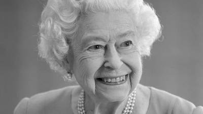 paulasantos70's tweet photo. Rest in Peace Queen 🙏
Queen Elizabeth II dies aged 96, Buckingham Palace announces
The British monarch marked her 70th year on the throne earlier this year https://t.co/OPKr8QsFUL