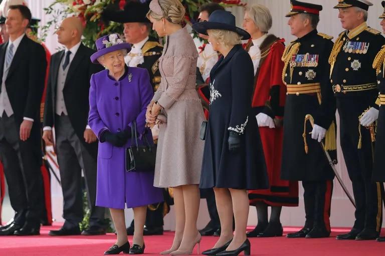 LANACION's tweet photo. Isabel II y su vínculo con Máxima: cómo había sido el primer encuentro y el gesto de la argentina que la conquistó https://t.co/6zv7jyeRFE https://t.co/MihLpvr6MX