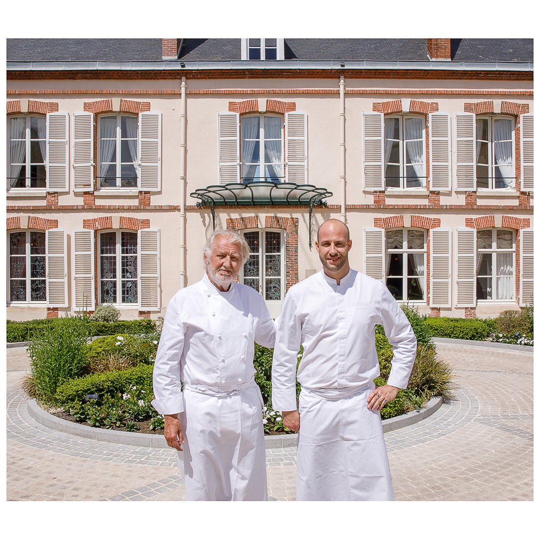 stevewells_'s tweet photo. I had the immense pleasure of photographing these two gentlemen. Not only are they #worldclasschefs but very approachable and gentil. Thank you.
#pierregagnaire #sebastienmorellon
@pierregagnaire @sebastienmorellon
@perrierjouet
#newwork #portraitphotography #champagne https://t.co/MBpvIg3XJt