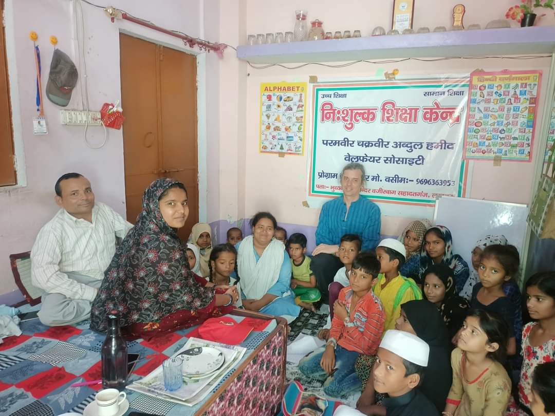 zainabsiddqui's tweet photo. #WorldLiteracyDay2022 #initiativeforchange #educationforall #children #girlpower #UttarPradesh  #विश्व_साक्षरता_दिवस #अंतर्राष्ट्रीय_साक्षरतादिवस 
परमवीर चक्र सोसायटी वह नेशनल हैंडीक्राफ्ट फाउंडेशन की मदद से लगातार 7  सालों से बच्चों को निशुल्क शिक्षा दी जा रही है । https://t.co/agsfsS5oB6